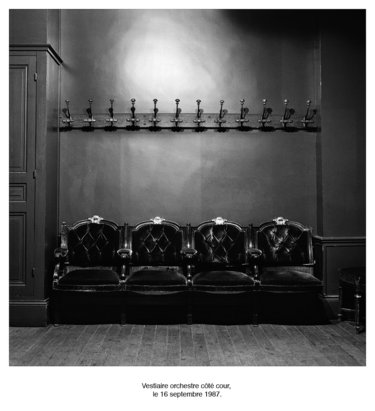 Derrière la scène : pour un portrait anti-iconique