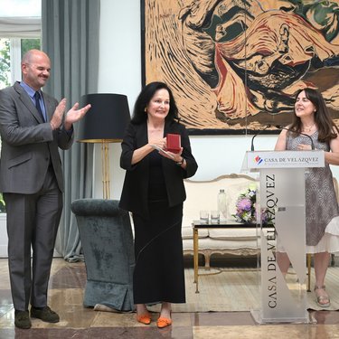 Isabel Muñoz reçoit la médaille de la Casa de Velázquez